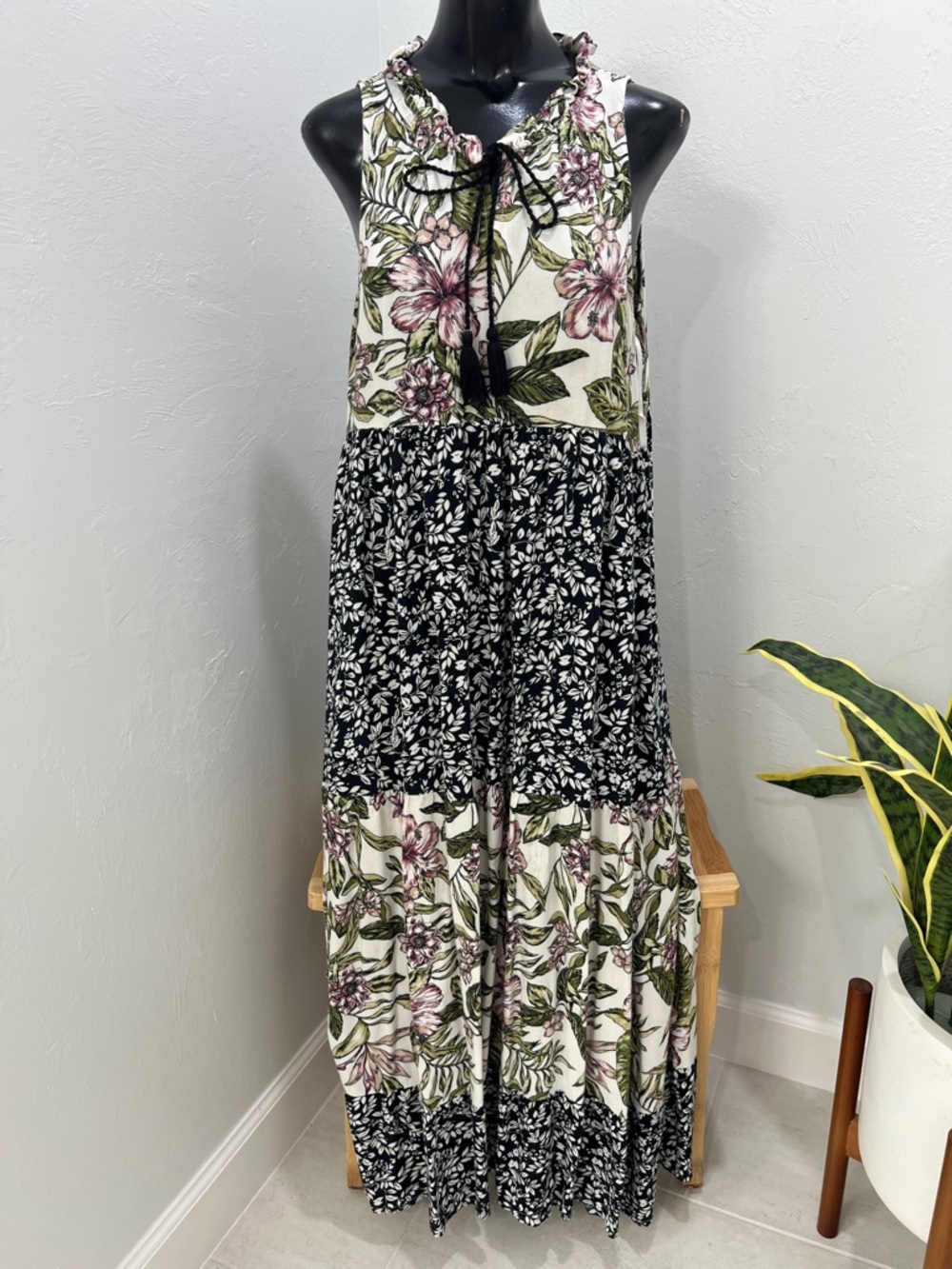 KAKTUS Floral Tiered Maxi Dress - Cream, Black & Green, Pink woman’s size small